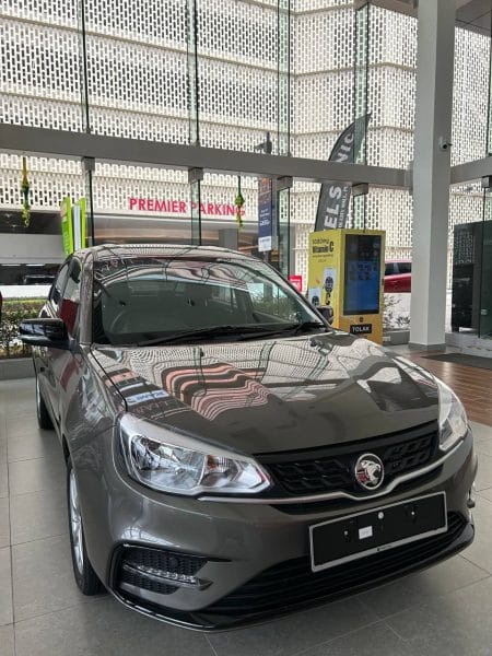 Gambar Hadapan Proton Saga