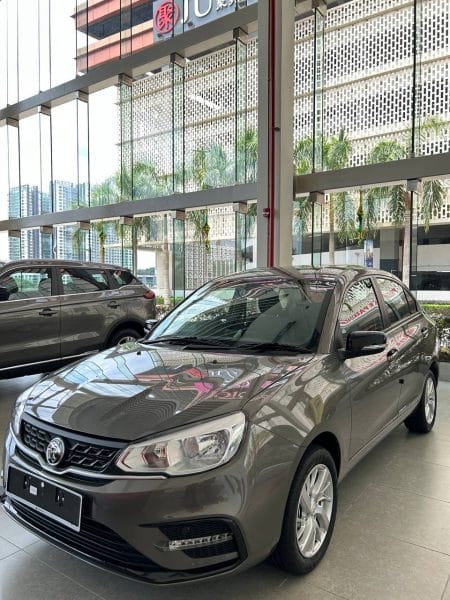 Gambar Tepi Proton Saga