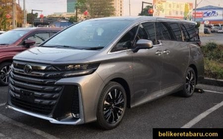 Pandangan Hadapan Tepi Toyota Vellfire.jpg