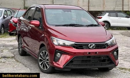 Pandangan Hadapan Tepi Perodua Bezza Merah