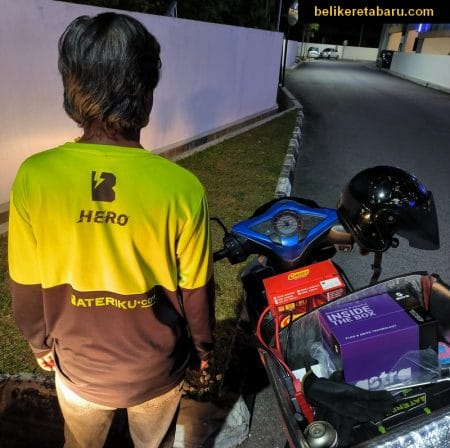 Khidmat penghantaran delivery dan penukaran bateri kereta oleh rider runner Bhero Bateriku.com