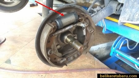 Brake pump yang baru telah diganti untuk Proton Saga