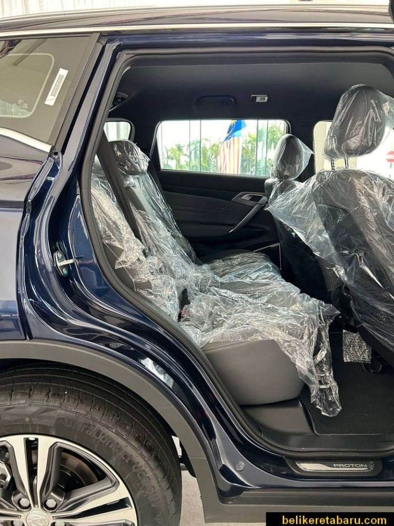 Gambar seat tempat duduk belakang kereta Proton X70