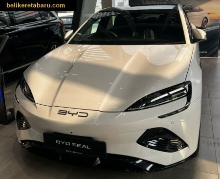 Gambar Hadapan Kereta BYD Seal Warna Putih