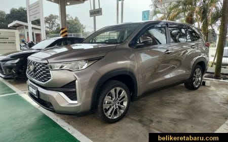 Beli Toyota Innova Baru Secara Online Gambar hadapan tepi kereta baru Toyota Innova Zenix