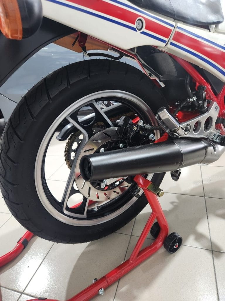 Gambar paip ekzos motosikal Yamaha RZ250R YPVS