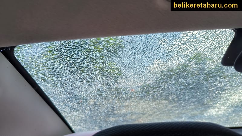 Cermin kereta windscreen belakang retak