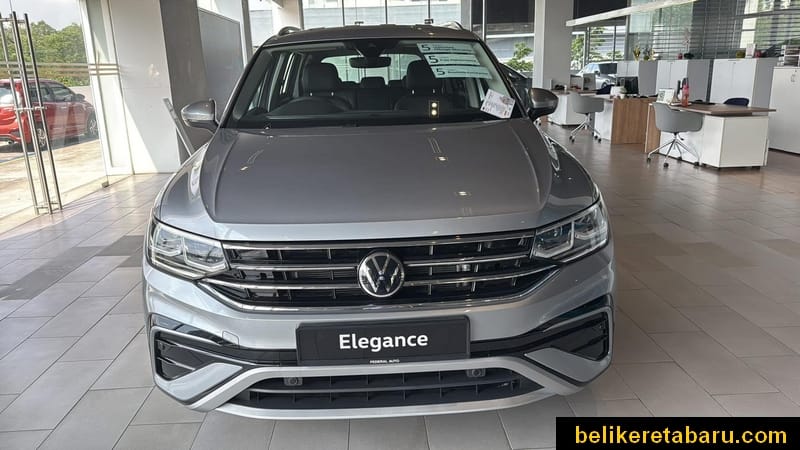 Pandangan hadapan kereta baru Volkswagen Tiguan Elegance Warna Silver
