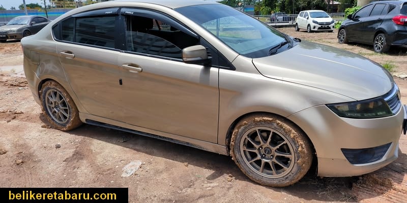 Kereta berjaya di tunda tarik keluar dari lumpur selut