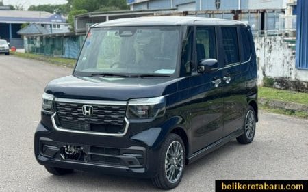 Kereta import terpakai recond Honda Nbox Custom Turbo warna hitam